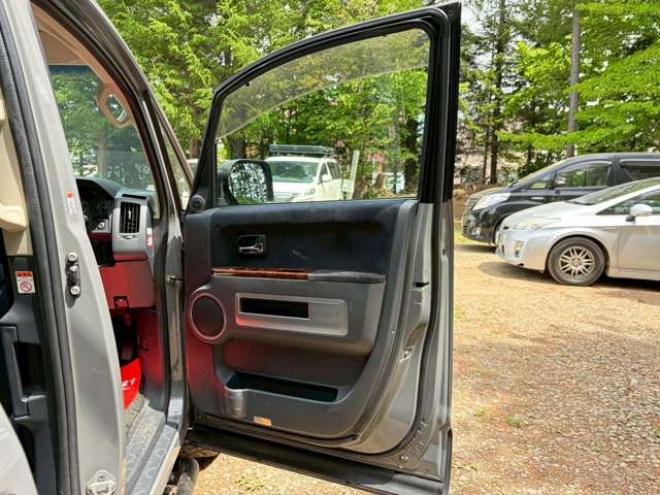 デリカD：5 2.4 シャモニー 4WD　両側電動スライドドア　クルーズコントロール　TV　ナビ　バックカメラ　パワステ　パワーウィンドウ　盗難防止装置　横滑り防止装置　キーレスエントリー　寒冷地仕様 2400