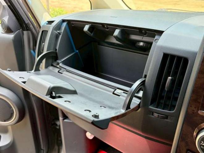 デリカD：5 2.4 シャモニー 4WD　両側電動スライドドア　クルーズコントロール　TV　ナビ　バックカメラ　パワステ　パワーウィンドウ　盗難防止装置　横滑り防止装置　キーレスエントリー　寒冷地仕様 2400