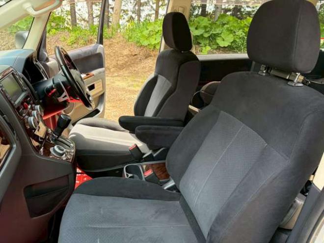 デリカD：5 2.4 シャモニー 4WD　両側電動スライドドア　クルーズコントロール　TV　ナビ　バックカメラ　パワステ　パワーウィンドウ　盗難防止装置　横滑り防止装置　キーレスエントリー　寒冷地仕様 2400