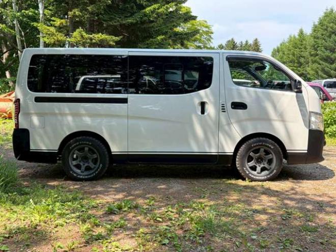 キャラバンNV350 2.5 プレミアムGX ロングボディ ディーゼルターボ 4WD　社外11インチナビ　バックカメラ　エンジンスターター　ETC　ワンオーナー　左側電動スライドドア　社外アルミ　パワーウィンドウ　パワステ　後席モニター　ABS　キーレスエントリー　衝突被害軽減ブレーキ 2500