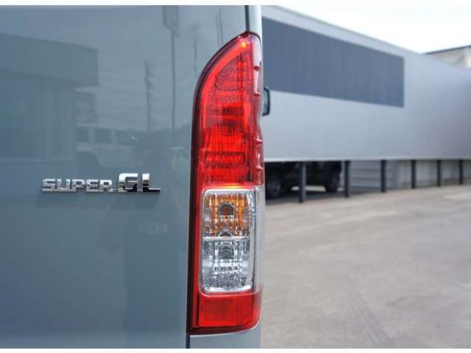 ハイエースバン2.7 スーパーGL ワイド ロング ミドルルーフ 4WD　9型/丸目フェイス/アースカラー/4WD/2.7ガソリン/ナビ付 2700