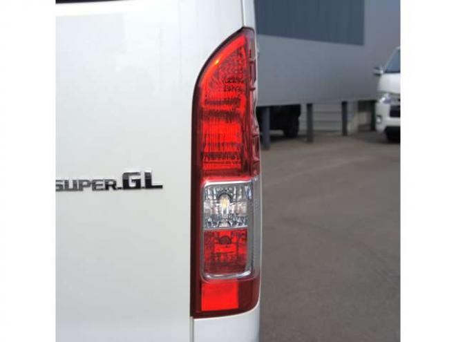 ハイエースバン2.8 スーパーGL ダークプライムII ロングボディ ディーゼルターボ 4WD　モデリスタフロントスポイラー　ワーク18インチAW　8インチナビTV 両側電動パワースライドドア 415COBRAフラットキット(ベッドキット) 2800