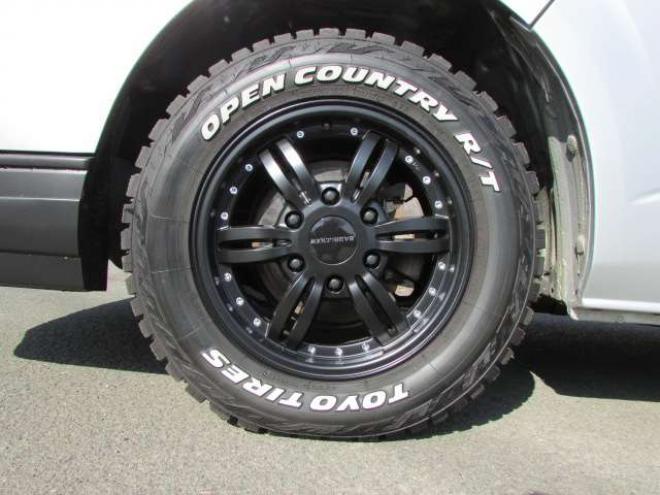 ハイエースバン3.0 スーパーGL ロング ディーゼルターボ 4WD　415SAFARI丸目ヘッドライトシステム/415SAFARI　フロントリップ/415COBRAベッドキット/BADRUKER16インチAW/オープンカントリーR/T/両側スライドドア/4WD 3000