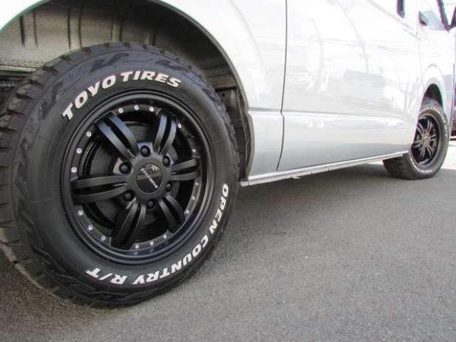 ハイエースバン3.0 スーパーGL ロング ディーゼルターボ 4WD　415SAFARI丸目ヘッドライトシステム/415SAFARI　フロントリップ/415COBRAベッドキット/BADRUKER16インチAW/オープンカントリーR/T/両側スライドドア/4WD 3000