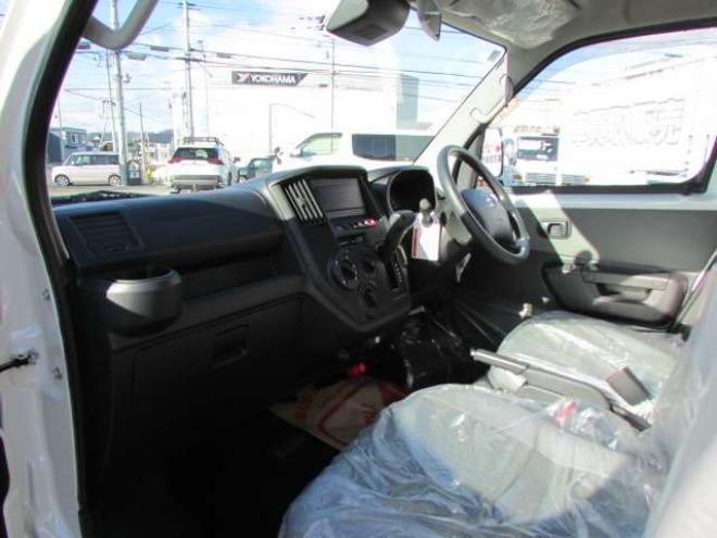 タウンエースバン1.5 GL 4WD　登録済未使用車/スマートアシスト/LEDヘッドライト/MAD CROSS14インチホイール+ジオランダーX-AT/キーレス/アイドリングストップ/ディスプレイオーディオ 登録済未使用車 1500