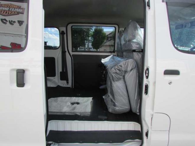 タウンエースバン1.5 GL 4WD　登録済未使用車/スマートアシスト/LEDヘッドライト/MAD CROSS14インチホイール+ジオランダーX-AT/キーレス/アイドリングストップ/ディスプレイオーディオ 登録済未使用車 1500
