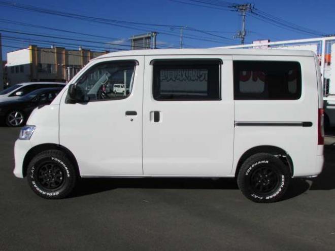 タウンエースバン1.5 GL 4WD　登録済未使用車/スマートアシスト/LEDヘッドライト/MAD CROSS14インチホイール+ジオランダーX-AT/キーレス/アイドリングストップ/ディスプレイオーディオ 登録済未使用車 1500