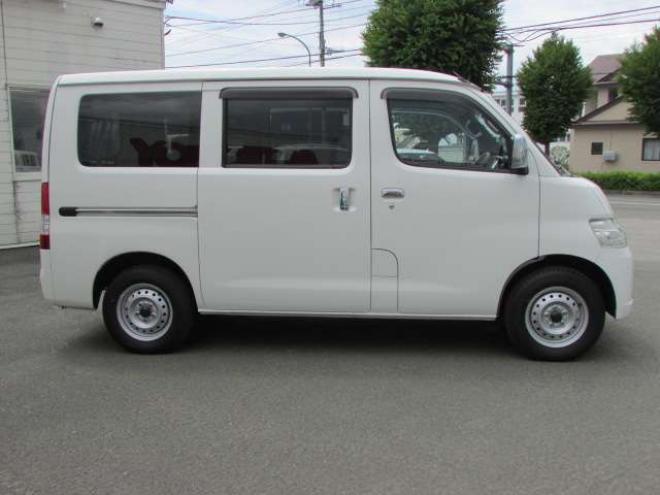 タウンエースバン1.5 GL 4WD　5速MT/ドライブレコーダー/社外ナビ/フルセグTV/ブルートゥースオーディオ/ベッドキット/キーレス/両側スライドドア/リヤフォグ 1500