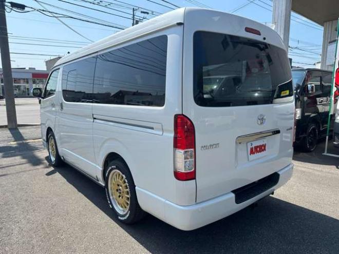 ハイエースバン2.7 スーパーGL ダークプライム ワイド ミドルルーフ ロングボディ 4WD　Pスタート スマートキー 両側スライドドア　OPLEDヘッドライト Fフォグ ハーフレザーシート AC100V ベンチシート　ベッドキット リアクーラー ヒーター ステアリングスイッチ ディスプレイオーディオ　Bluetooth 2700