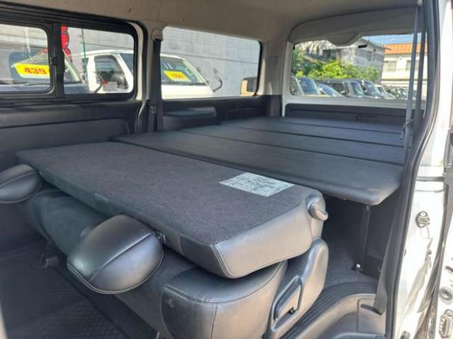 ハイエースバン2.7 スーパーGL ダークプライム ワイド ミドルルーフ ロングボディ 4WD　Pスタート スマートキー 両側スライドドア　OPLEDヘッドライト Fフォグ ハーフレザーシート AC100V ベンチシート　ベッドキット リアクーラー ヒーター ステアリングスイッチ ディスプレイオーディオ　Bluetooth 2700