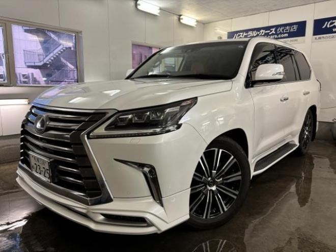 レクサスＬＸ５７０　本州仕入　寒冷地仕様　禁煙車　リアエンターテイメント　ダブルエイトスポイラー＆マフラー　５連ＬＥＤデイライト　レクサスセーフティセンス　純正２１インチＡＷ　社外１８ＡＷ＋スタッドレスタイヤ付 4WD 5700 5Dr