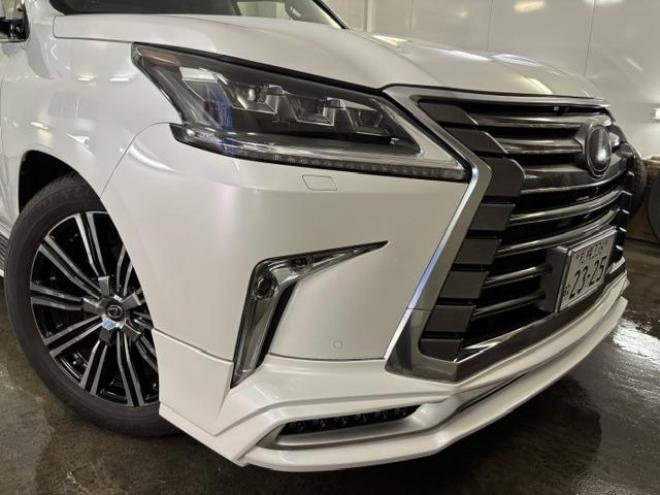レクサスＬＸ５７０　本州仕入　寒冷地仕様　禁煙車　リアエンターテイメント　ダブルエイトスポイラー＆マフラー　５連ＬＥＤデイライト　レクサスセーフティセンス　純正２１インチＡＷ　社外１８ＡＷ＋スタッドレスタイヤ付 4WD 5700 5Dr