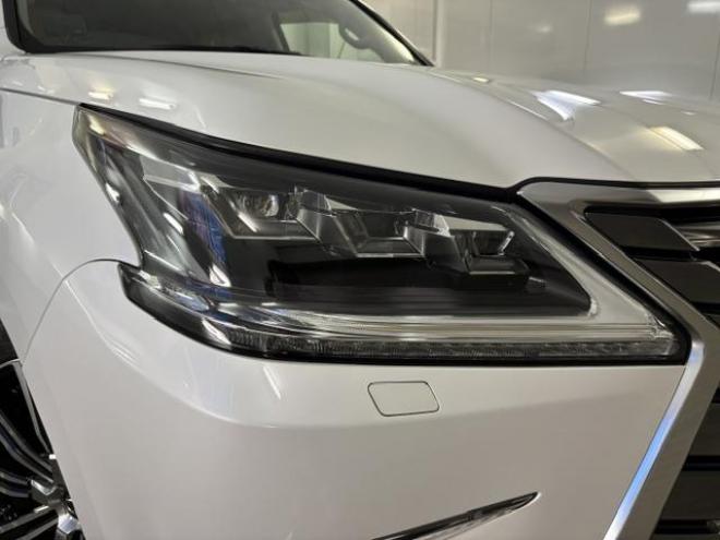 レクサスＬＸ５７０　本州仕入　寒冷地仕様　禁煙車　リアエンターテイメント　ダブルエイトスポイラー＆マフラー　５連ＬＥＤデイライト　レクサスセーフティセンス　純正２１インチＡＷ　社外１８ＡＷ＋スタッドレスタイヤ付 4WD 5700 5Dr