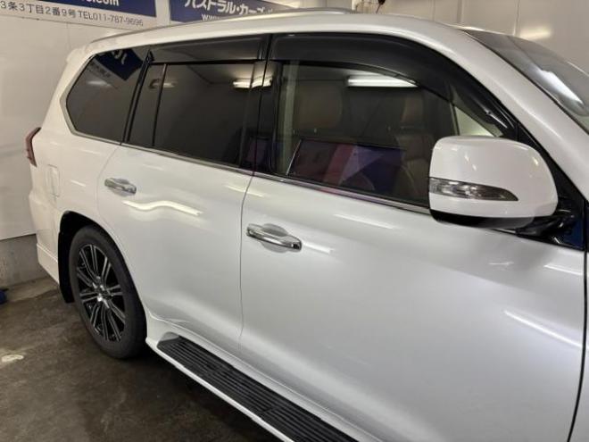レクサスＬＸ５７０　本州仕入　寒冷地仕様　禁煙車　リアエンターテイメント　ダブルエイトスポイラー＆マフラー　５連ＬＥＤデイライト　レクサスセーフティセンス　純正２１インチＡＷ　社外１８ＡＷ＋スタッドレスタイヤ付 4WD 5700 5Dr