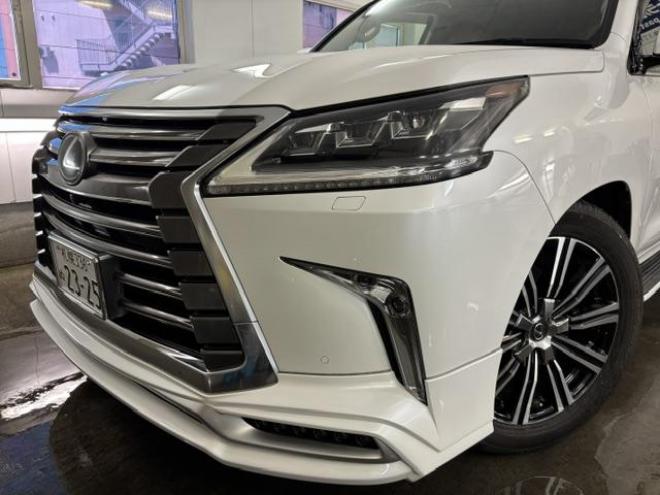 レクサスＬＸ５７０　本州仕入　寒冷地仕様　禁煙車　リアエンターテイメント　ダブルエイトスポイラー＆マフラー　５連ＬＥＤデイライト　レクサスセーフティセンス　純正２１インチＡＷ　社外１８ＡＷ＋スタッドレスタイヤ付 4WD 5700 5Dr