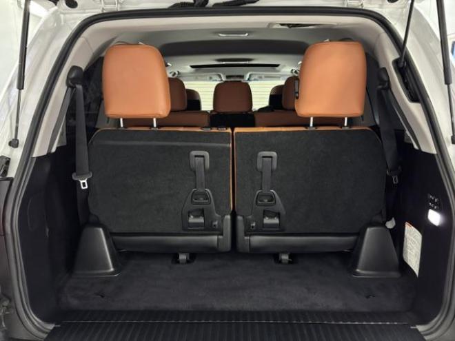 レクサスＬＸ５７０　本州仕入　寒冷地仕様　禁煙車　リアエンターテイメント　ダブルエイトスポイラー＆マフラー　５連ＬＥＤデイライト　レクサスセーフティセンス　純正２１インチＡＷ　社外１８ＡＷ＋スタッドレスタイヤ付 4WD 5700 5Dr