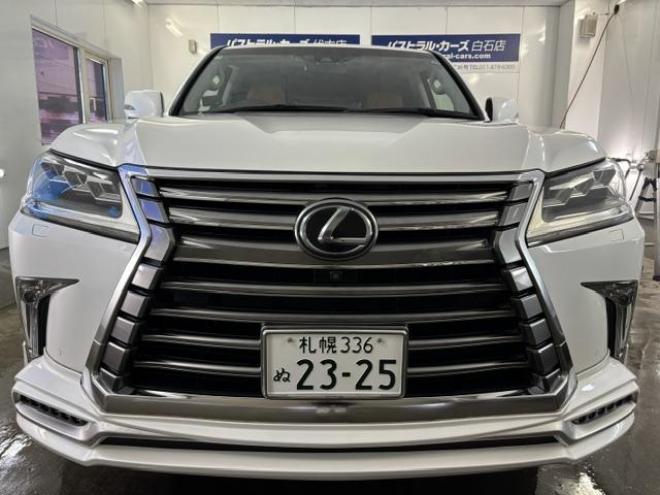 レクサスＬＸ５７０　本州仕入　寒冷地仕様　禁煙車　リアエンターテイメント　ダブルエイトスポイラー＆マフラー　５連ＬＥＤデイライト　レクサスセーフティセンス　純正２１インチＡＷ　社外１８ＡＷ＋スタッドレスタイヤ付 4WD 5700 5Dr