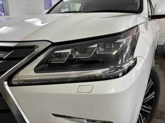 レクサスＬＸ５７０　本州仕入　寒冷地仕様　禁煙車　リアエンターテイメント　ダブルエイトスポイラー＆マフラー　５連ＬＥＤデイライト　レクサスセーフティセンス　純正２１インチＡＷ　社外１８ＡＷ＋スタッドレスタイヤ付 4WD 5700 5Dr