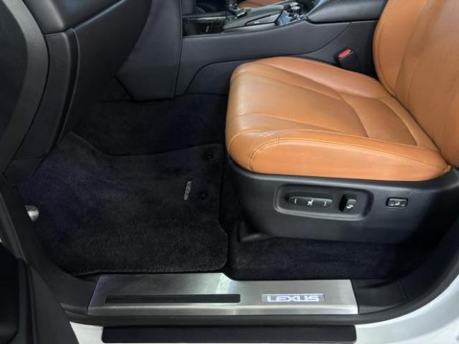 レクサスＬＸ５７０　本州仕入　寒冷地仕様　禁煙車　リアエンターテイメント　ダブルエイトスポイラー＆マフラー　５連ＬＥＤデイライト　レクサスセーフティセンス　純正２１インチＡＷ　社外１８ＡＷ＋スタッドレスタイヤ付 4WD 5700 5Dr