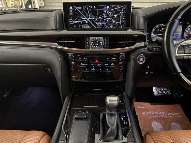 レクサスＬＸ５７０　本州仕入　寒冷地仕様　禁煙車　リアエンターテイメント　ダブルエイトスポイラー＆マフラー　５連ＬＥＤデイライト　レクサスセーフティセンス　純正２１インチＡＷ　社外１８ＡＷ＋スタッドレスタイヤ付 4WD 5700 5Dr