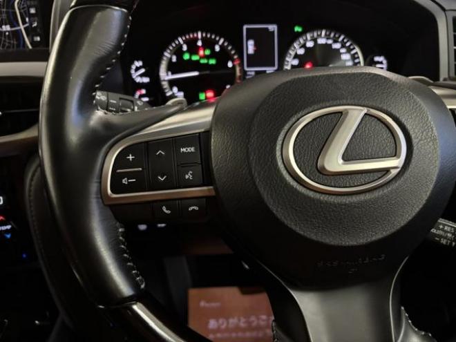 レクサスＬＸ５７０　本州仕入　寒冷地仕様　禁煙車　リアエンターテイメント　ダブルエイトスポイラー＆マフラー　５連ＬＥＤデイライト　レクサスセーフティセンス　純正２１インチＡＷ　社外１８ＡＷ＋スタッドレスタイヤ付 4WD 5700 5Dr