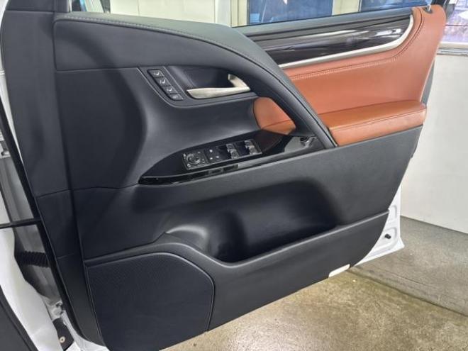 レクサスＬＸ５７０　本州仕入　寒冷地仕様　禁煙車　リアエンターテイメント　ダブルエイトスポイラー＆マフラー　５連ＬＥＤデイライト　レクサスセーフティセンス　純正２１インチＡＷ　社外１８ＡＷ＋スタッドレスタイヤ付 4WD 5700 5Dr