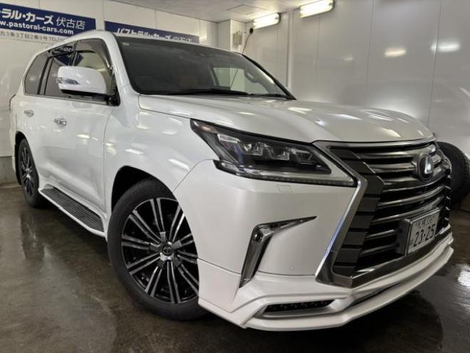 レクサスＬＸ５７０　本州仕入　寒冷地仕様　禁煙車　リアエンターテイメント　ダブルエイトスポイラー＆マフラー　５連ＬＥＤデイライト　レクサスセーフティセンス　純正２１インチＡＷ　社外１８ＡＷ＋スタッドレスタイヤ付 4WD 5700 5Dr