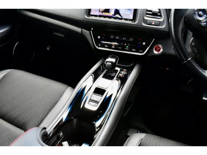 ヴェゼルハイブリッドZ ホンダセンシング　４ＷＤ　ワンオーナー　夏／冬タイヤ付　フリップダウンモニター