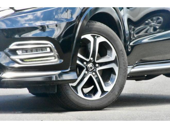 ヴェゼルハイブリッドZ ホンダセンシング　４ＷＤ　ワンオーナー　夏／冬タイヤ付　フリップダウンモニター
