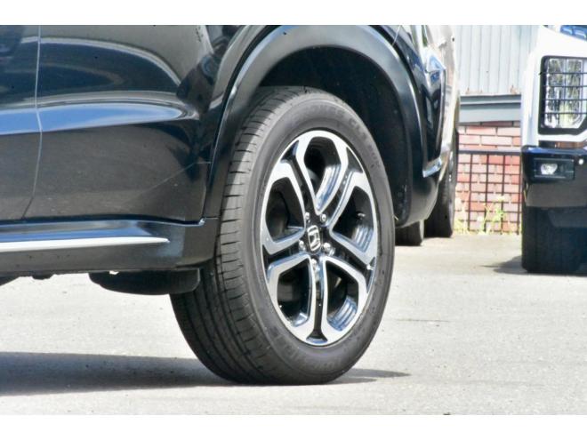 ヴェゼルハイブリッドZ ホンダセンシング　４ＷＤ　ワンオーナー　夏／冬タイヤ付　フリップダウンモニター