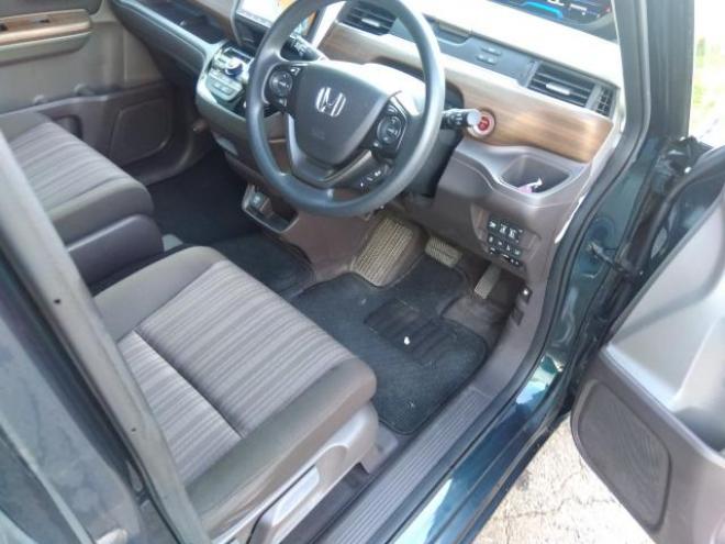 フリードハイブリッドＧホンダセンシング 4WD 4WD 1500 5Dr