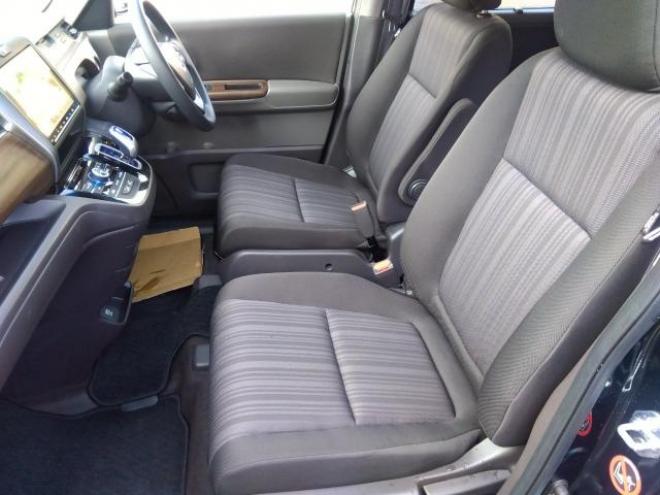フリードハイブリッドＧホンダセンシング 4WD 4WD 1500 5Dr