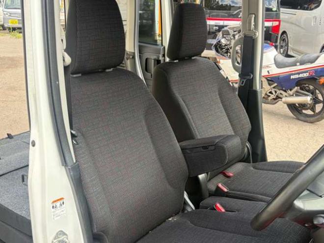 スペーシアハイブリッド X 4WD　レーダーブレーキサポート　両側パワスライドドア　社外ナビ　地デジ　シートヒーター社外エンジンスターター 660