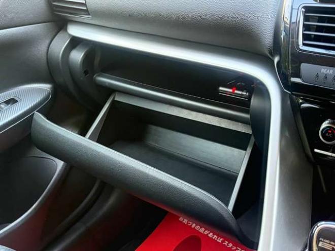 エクリプスクロスPHEV 2.4 G 4WD　ハーフレザーシートETCシートヒーター　ハンドルヒータークルーズコントロール　パドルシフト 2400