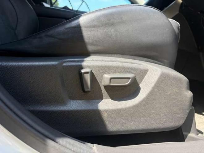 エクリプスクロスPHEV 2.4 G 4WD　ハーフレザーシートETCシートヒーター　ハンドルヒータークルーズコントロール　パドルシフト 2400