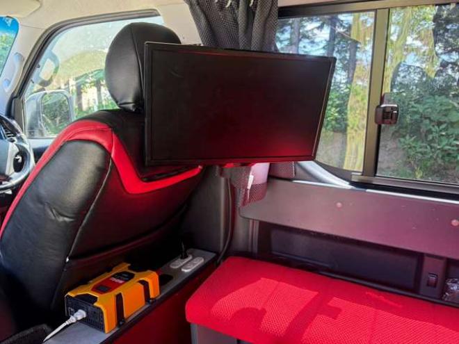 ハイエース2.7 GL ロング ミドルルーフ 4WD　キャンピング仕様(3ナンバー)　冷蔵庫　流し台　F Fヒーター　テーブル　ベット展開　外部電源　インバーター　バッテリーシステム　10人乗り 2700