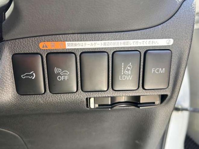 アウトランダーPHEV2.0 G ナビパッケージ 4WD　ETC　ナビ　バックモニター 2000