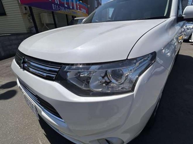 アウトランダーPHEV2.0 G ナビパッケージ 4WD　ETC　ナビ　バックモニター 2000