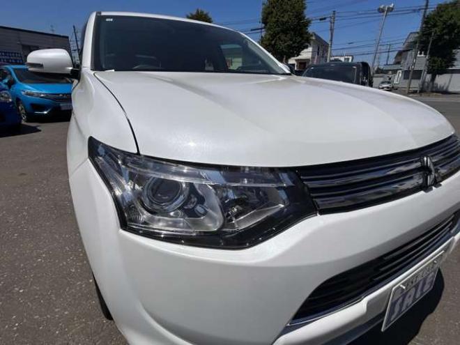 アウトランダーPHEV2.0 G ナビパッケージ 4WD　ETC　ナビ　バックモニター 2000