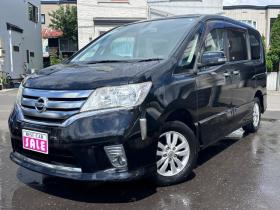 セレナ　2.0 ハイウェイスター 4WD　両側ワンタッチパワースライドドア　SDナビ　バックモニター　アイドリングストップ　横滑り防止装置　ワンセグ　純正アルミホイール夏　クルーズコントロール 2000