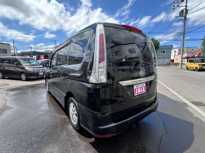 セレナ2.0 ハイウェイスター 4WD　両側ワンタッチパワースライドドア　SDナビ　バックモニター　アイドリングストップ　横滑り防止装置　ワンセグ　純正アルミホイール夏　クルーズコントロール 2000