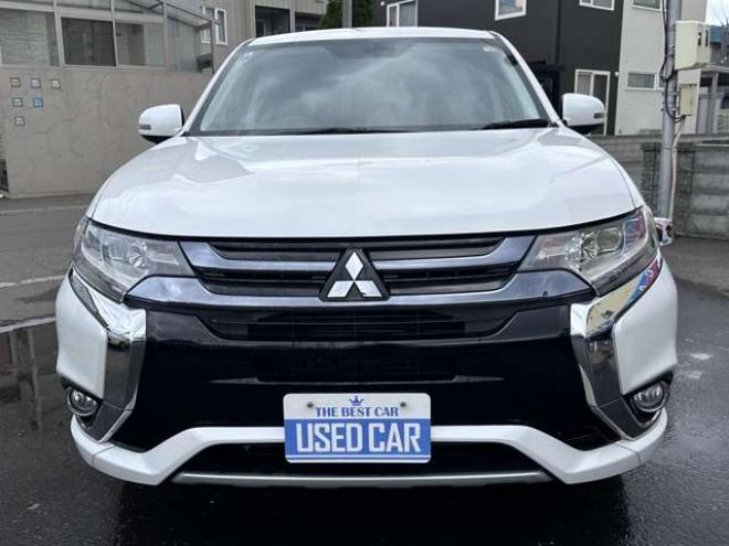 アウトランダーPHEV2.0 G ナビパッケージ 4WD　純正ナビ　フルセグTV　Bluetooth　パワーバックドア　衝突軽減ブレーキ　レーンキープアシスト　ビルトインETC　AC100V　横滑り防止装置　バックモニター　アラウンドビューモニター　純正アルミホイール夏 2000