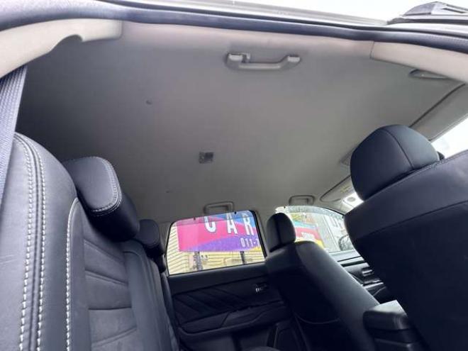 アウトランダーPHEV2.0 G ナビパッケージ 4WD　純正ナビ　フルセグTV　Bluetooth　パワーバックドア　衝突軽減ブレーキ　レーンキープアシスト　ビルトインETC　AC100V　横滑り防止装置　バックモニター　アラウンドビューモニター　純正アルミホイール夏 2000