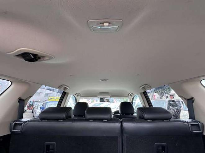 アウトランダーPHEV2.0 G ナビパッケージ 4WD　純正ナビ　フルセグTV　Bluetooth　パワーバックドア　衝突軽減ブレーキ　レーンキープアシスト　ビルトインETC　AC100V　横滑り防止装置　バックモニター　アラウンドビューモニター　純正アルミホイール夏 2000