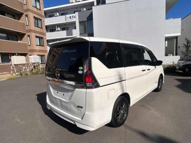 セレナ2.0 X Vセレクション 4WD　左右電動スライドドア　ナビTV　バックモニター冬タイヤ付き 2000