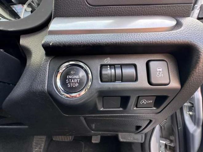 インプレッサスポーツ 2.0 i アイサイト 4WD　ナビ　地デジ　Bluetooth　プッシュスタート　横滑り防止装置　アイドリングストップ　衝突軽減ブレーキ　レーンキープアシスト　インテリキー　バックカメラ　純正アルミホイール夏 2000