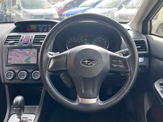 インプレッサスポーツ 2.0 i アイサイト 4WD　ナビ　地デジ　Bluetooth　プッシュスタート　横滑り防止装置　アイドリングストップ　衝突軽減ブレーキ　レーンキープアシスト　インテリキー　バックカメラ　純正アルミホイール夏 2000