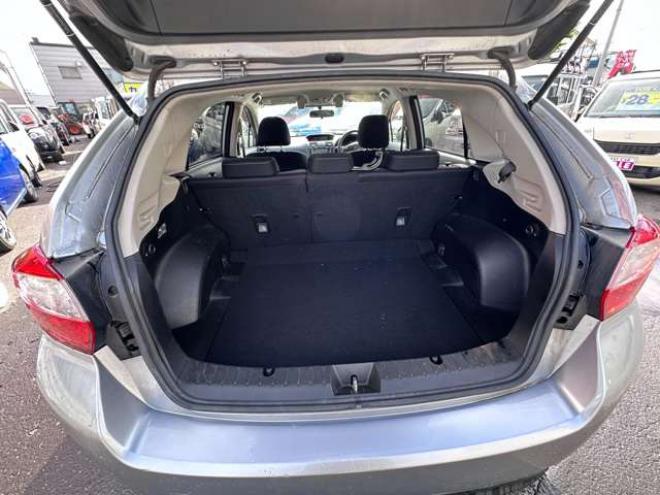 インプレッサスポーツ 2.0 i アイサイト 4WD　ナビ　地デジ　Bluetooth　プッシュスタート　横滑り防止装置　アイドリングストップ　衝突軽減ブレーキ　レーンキープアシスト　インテリキー　バックカメラ　純正アルミホイール夏 2000
