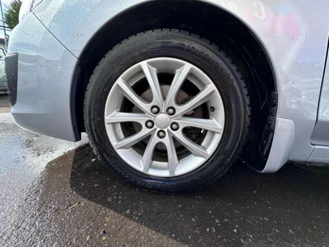 インプレッサスポーツ 2.0 i アイサイト 4WD　ナビ　地デジ　Bluetooth　プッシュスタート　横滑り防止装置　アイドリングストップ　衝突軽減ブレーキ　レーンキープアシスト　インテリキー　バックカメラ　純正アルミホイール夏 2000