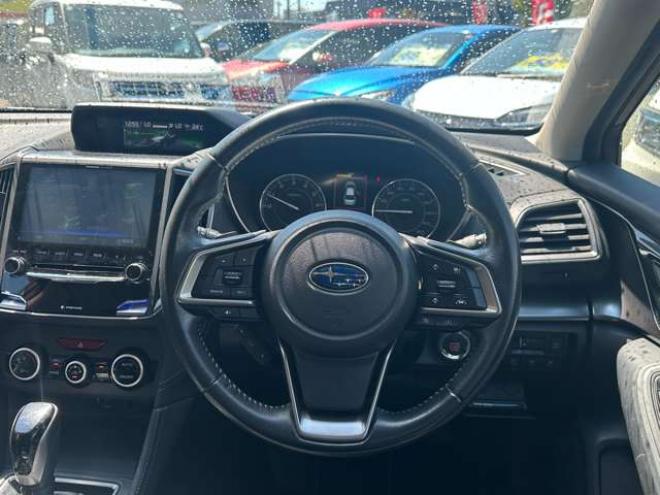 インプレッサスポーツ 2.0 i-L アイサイト 4WD　ナビ　地デジ　Bluetooth　バックカメラ　ブラインドスポットモニター　アイドリングストップ　横滑り防止装置　プッシュスタート　コーナセンサー　レーンキープアシスト　衝突軽減ブレーキ　純正アルミホイール 2000